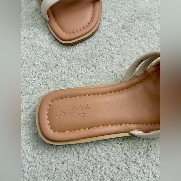Universal Thread Sandals - Picture 2 of 3